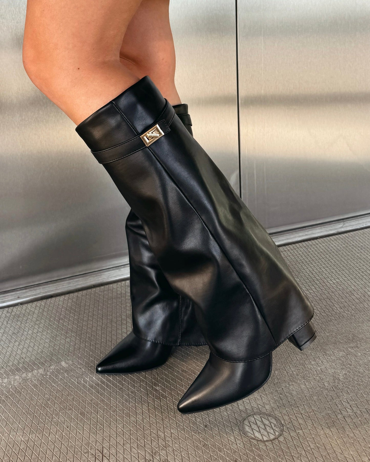 Leather boots black