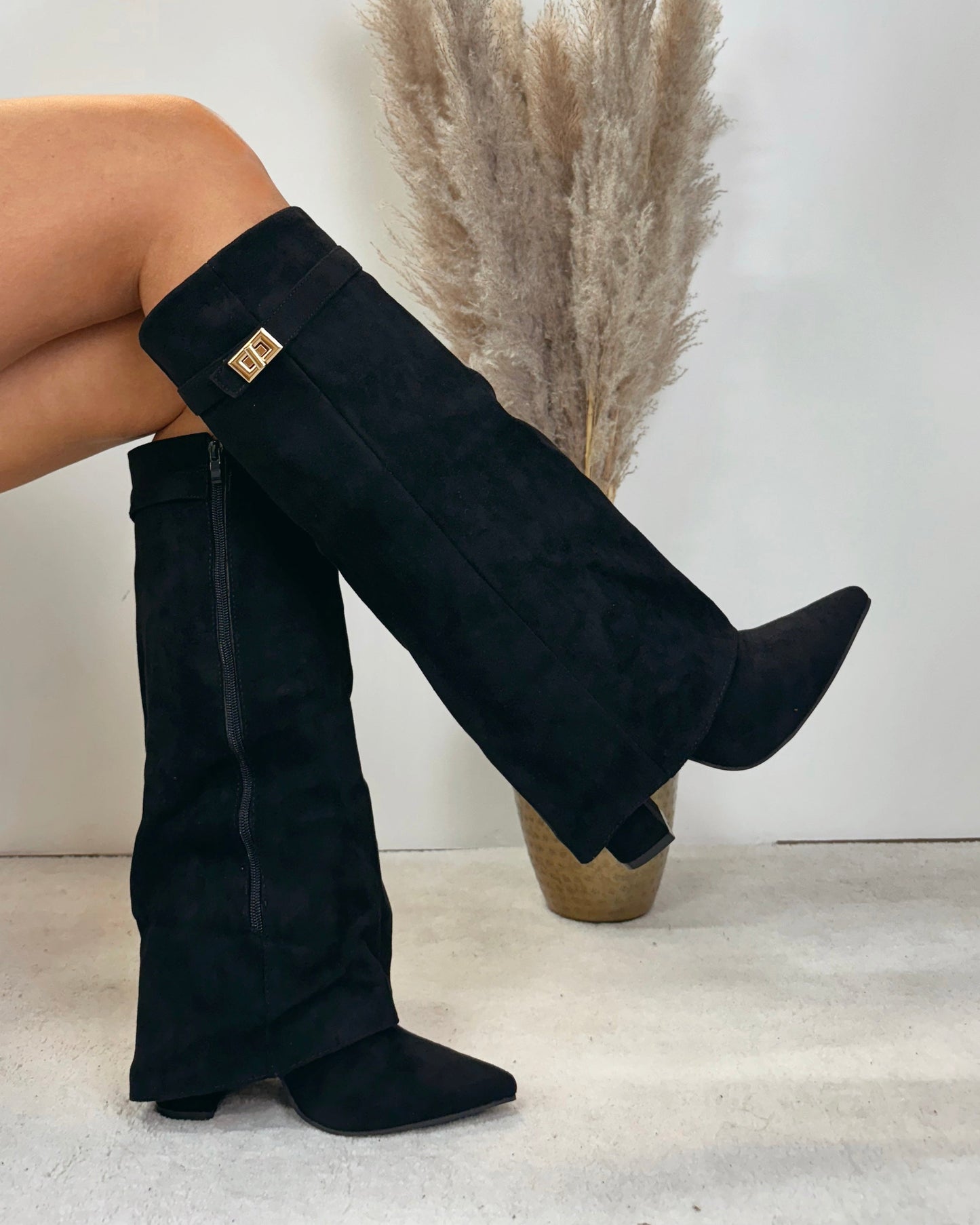 Suede boots black